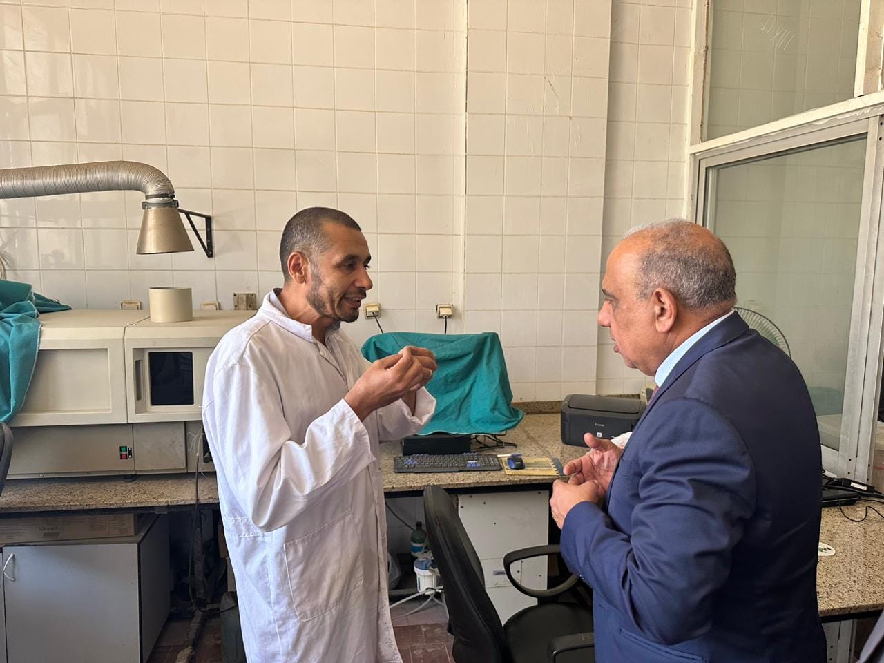 وزير الكهرباء والطاقة المتجددة يتفقد هيئة المواد النووية