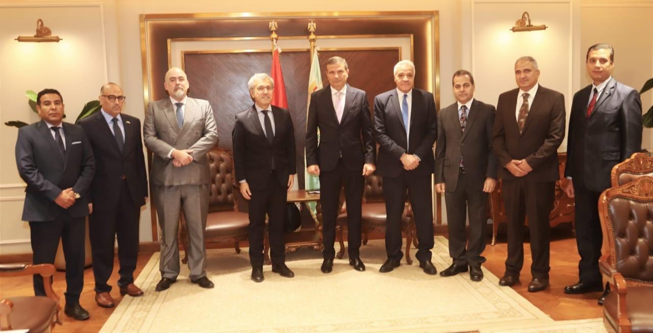 وزير الزراعة يلتقي السفير البرازيلى بالقاهرة والوفد المرافق له