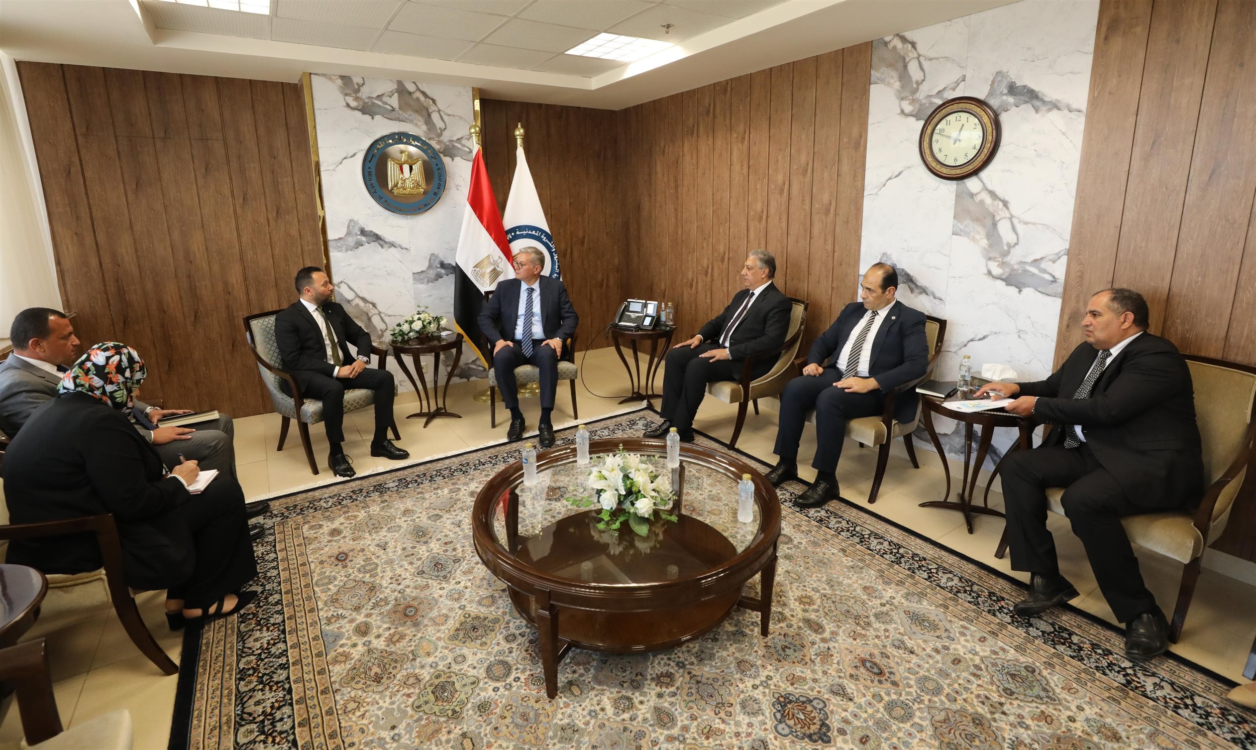 وزير البترول يلتقي الرئيس التنفيذي لشركة بتروناس الماليزية
