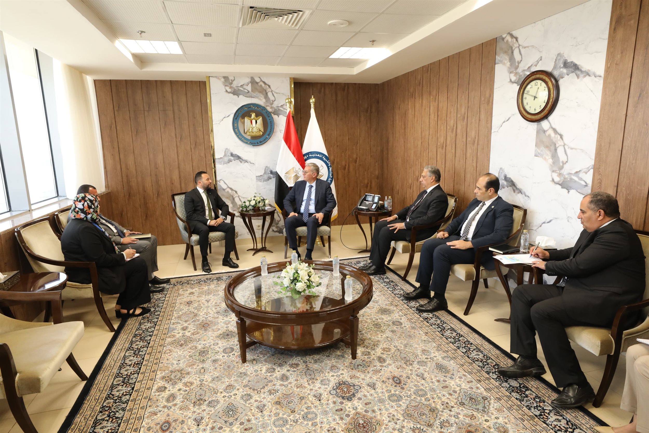 وزير البترول يلتقي الرئيس التنفيذي لشركة بتروناس الماليزية