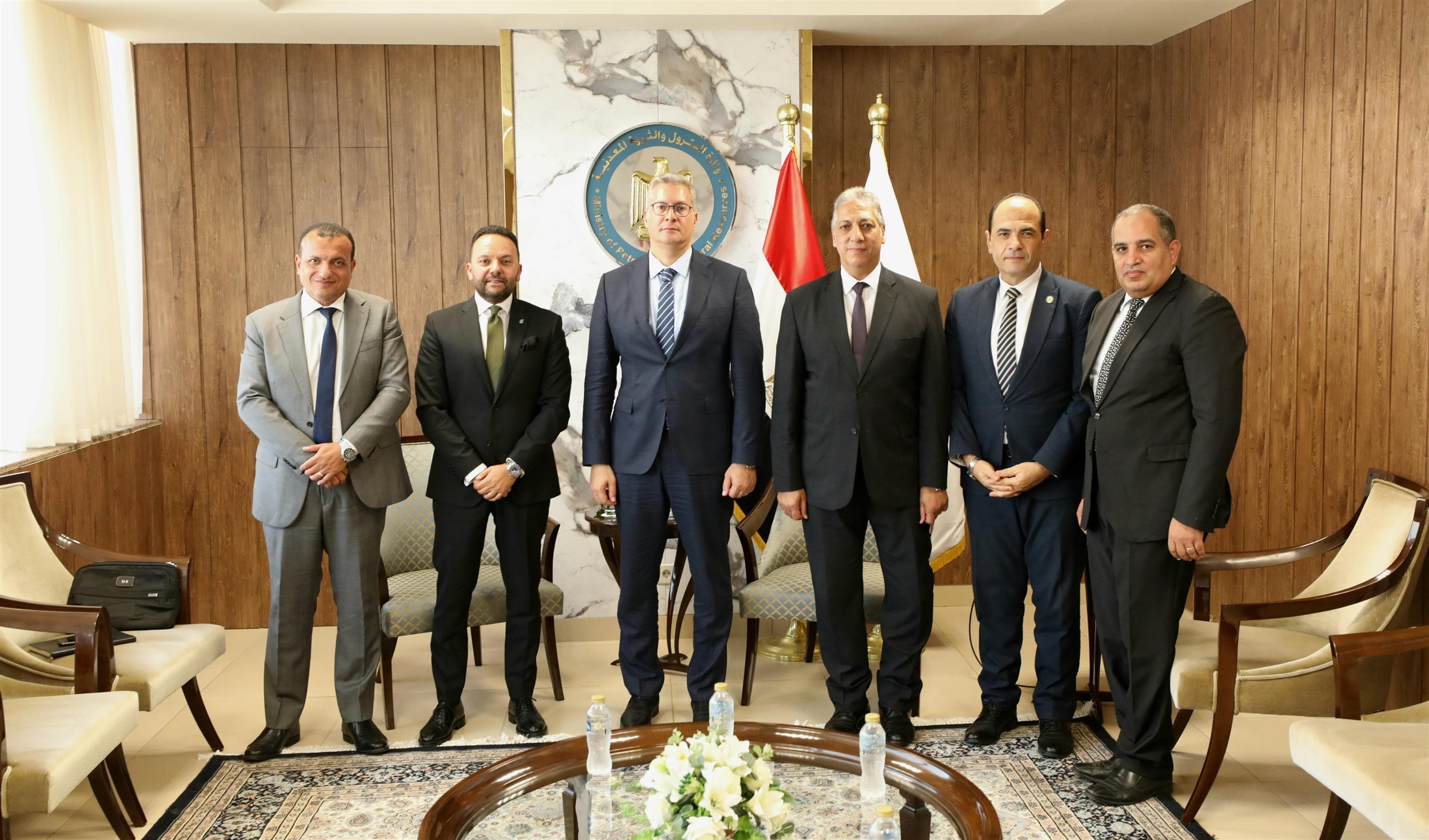 وزير البترول يلتقي الرئيس التنفيذي لشركة بتروناس الماليزية