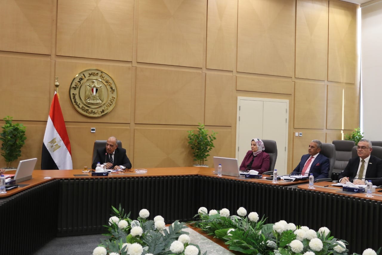 وزير الكهرباء يتابع تنفيذ مشروع الربط الكهربائي المصرى السعودى