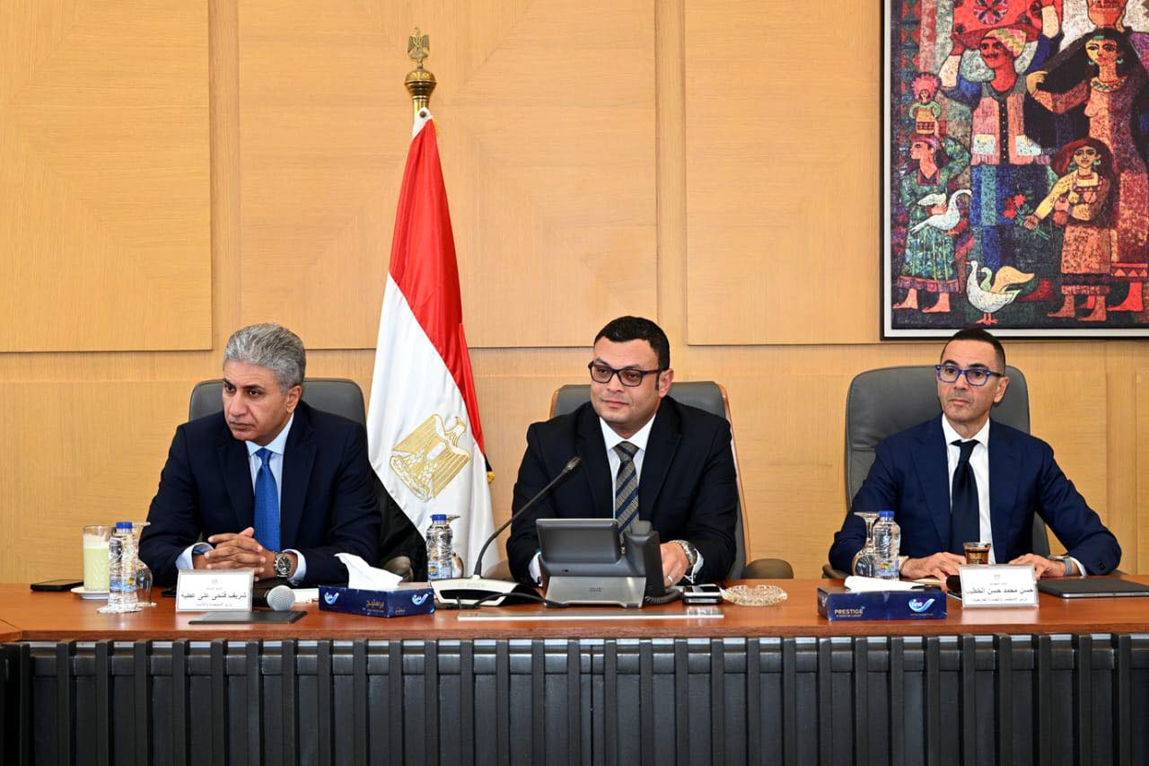 وزراء الإسكان والسياحة والاستثمار يلتقون عدداً من المستثمرين