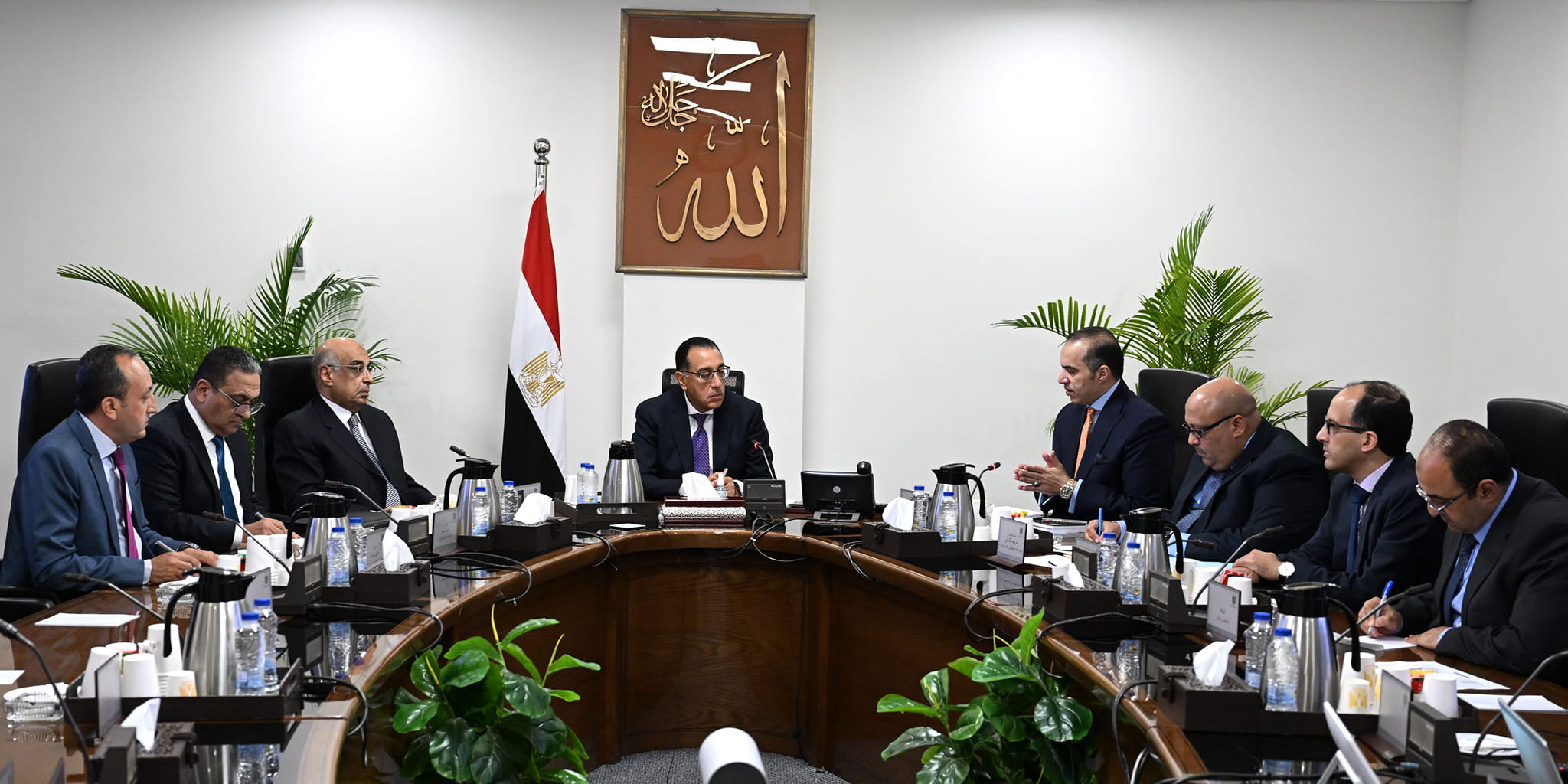 اجتماع مراجعة الأجندة التشريعية ومشروعات القوانين التي سيتم تقديمها للبرلمان
