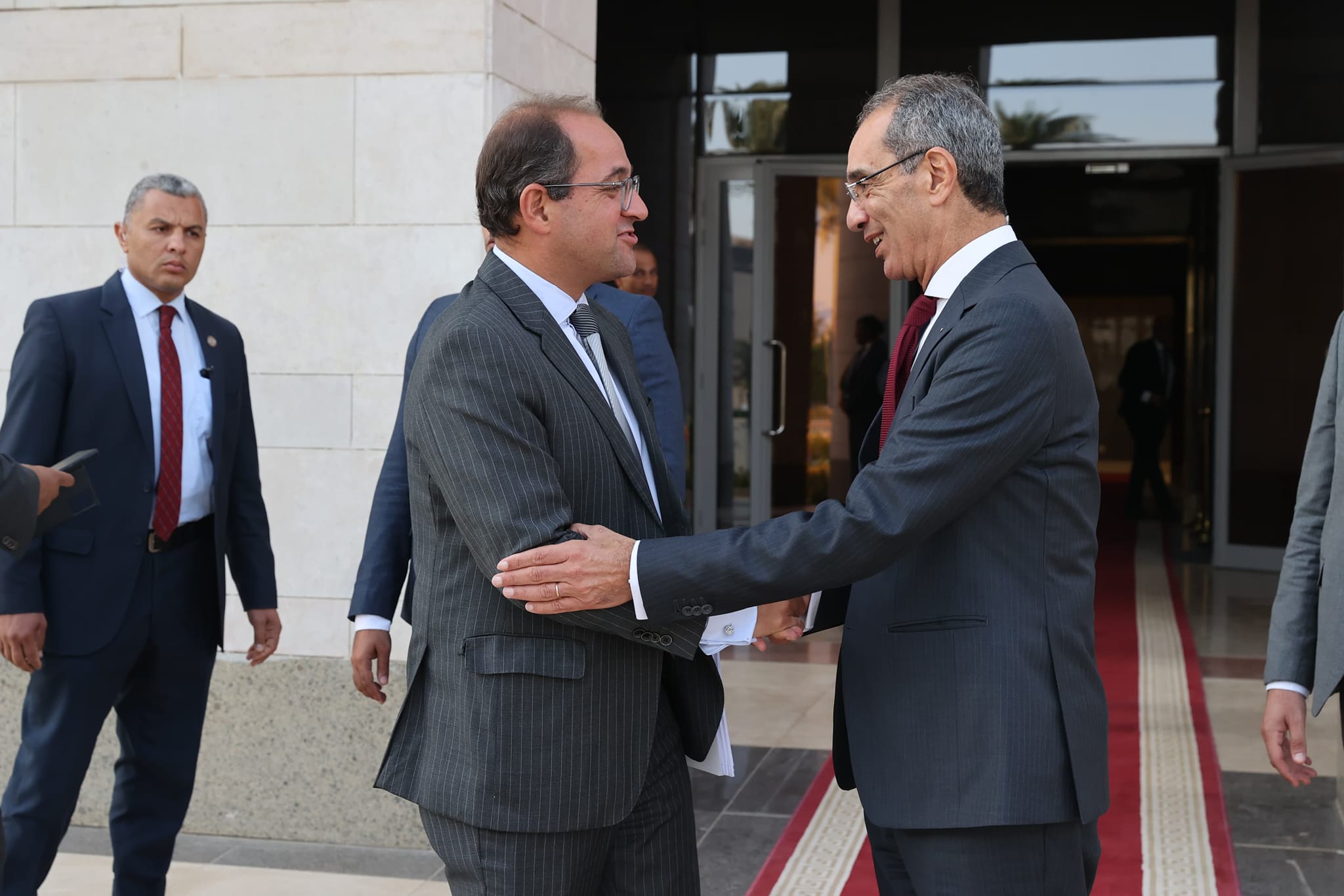 وزير الاتصالات في اجتماع مع وزير المالية