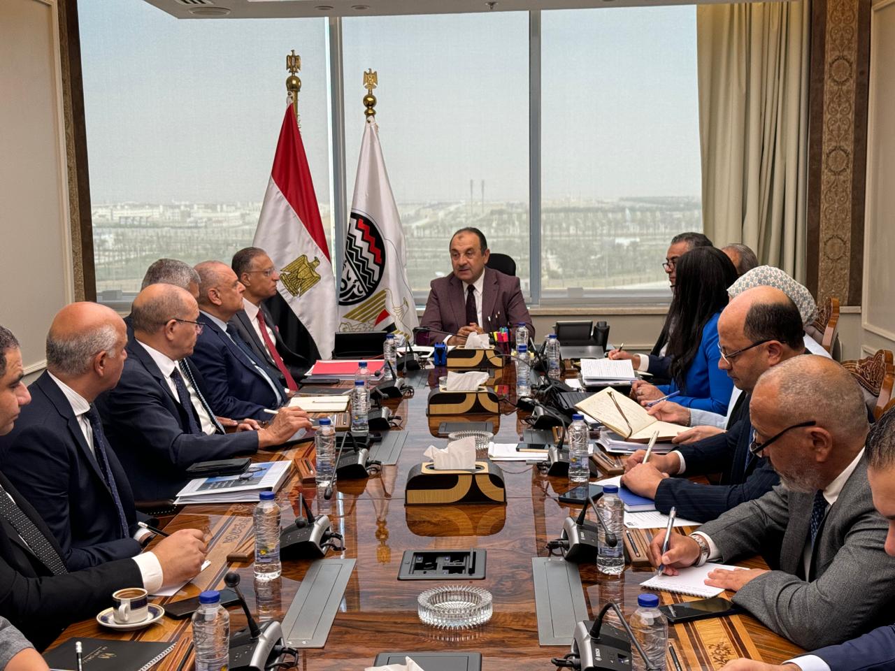محمد الشيمي يعقد اجتماع بالأعضاء المنتدبين للشركات القابضة
