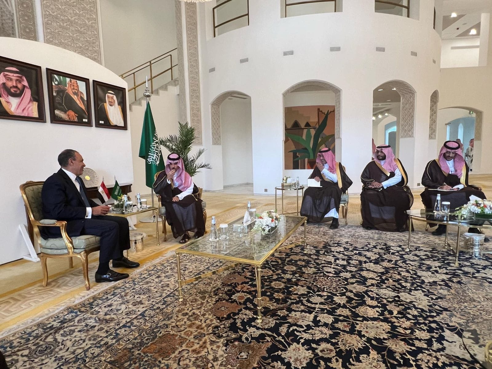 وزير الخارجية مع نظيره السعودي