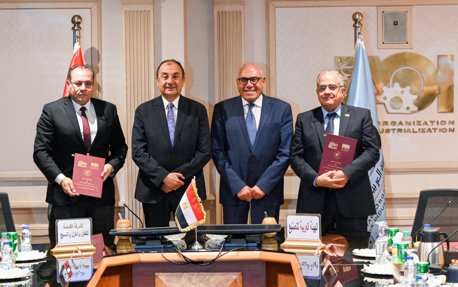 وزير قطاع الأعمال العام ورئيس الهيئة العربية للتصنيع يشهدان توقيع بروتوكولات