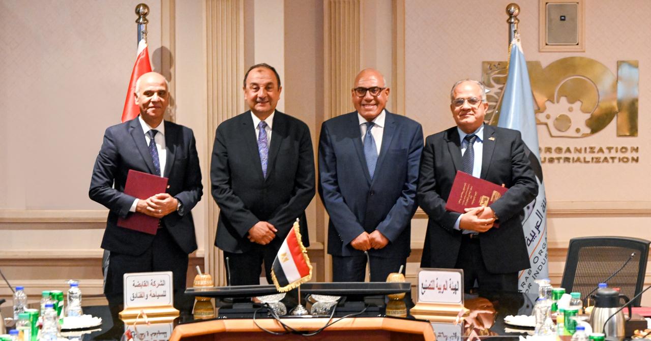 وزير قطاع الأعمال العام ورئيس الهيئة العربية للتصنيع يشهدان توقيع بروتوكولات