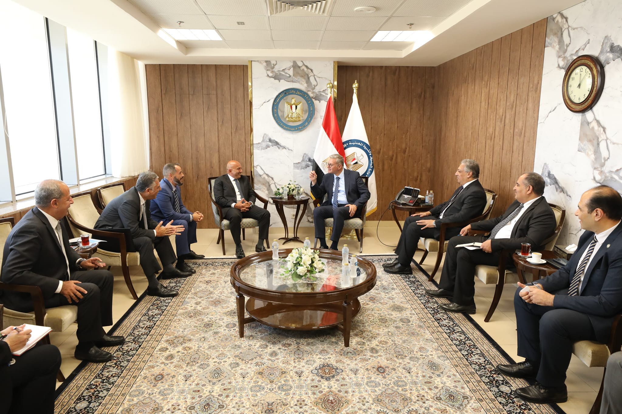 وزير البترول يلتقي وفد شركة أكسون موبيل مصر