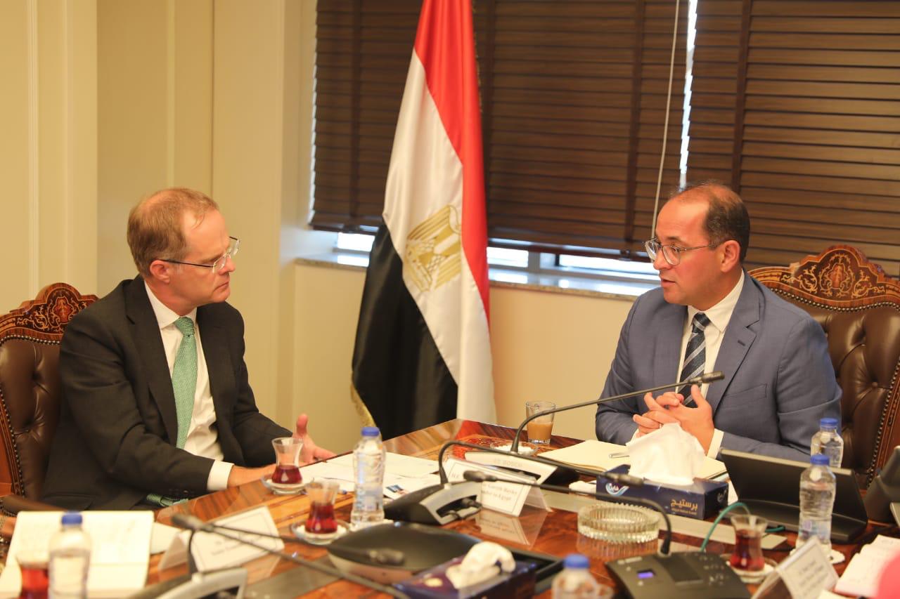وزير المالية يلتقي السفير البريطانى
