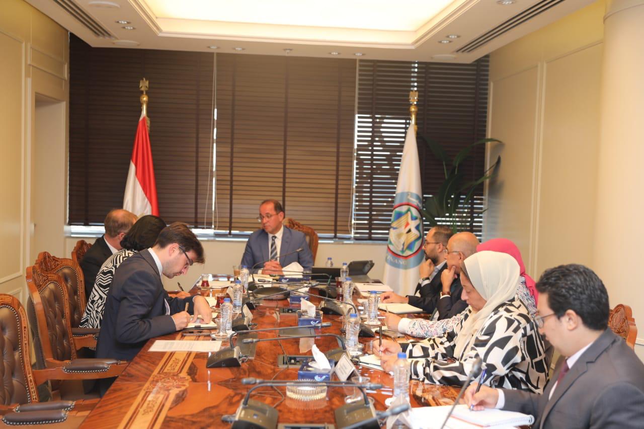 وزير المالية يلتقي السفير البريطانى