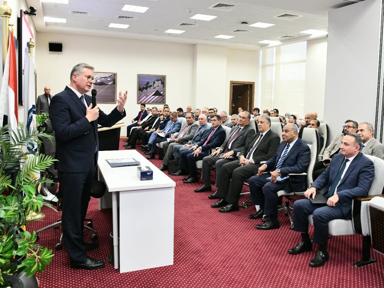 وزير البترول في اجتماع موسع مع شركاء الإنتاج البترولي