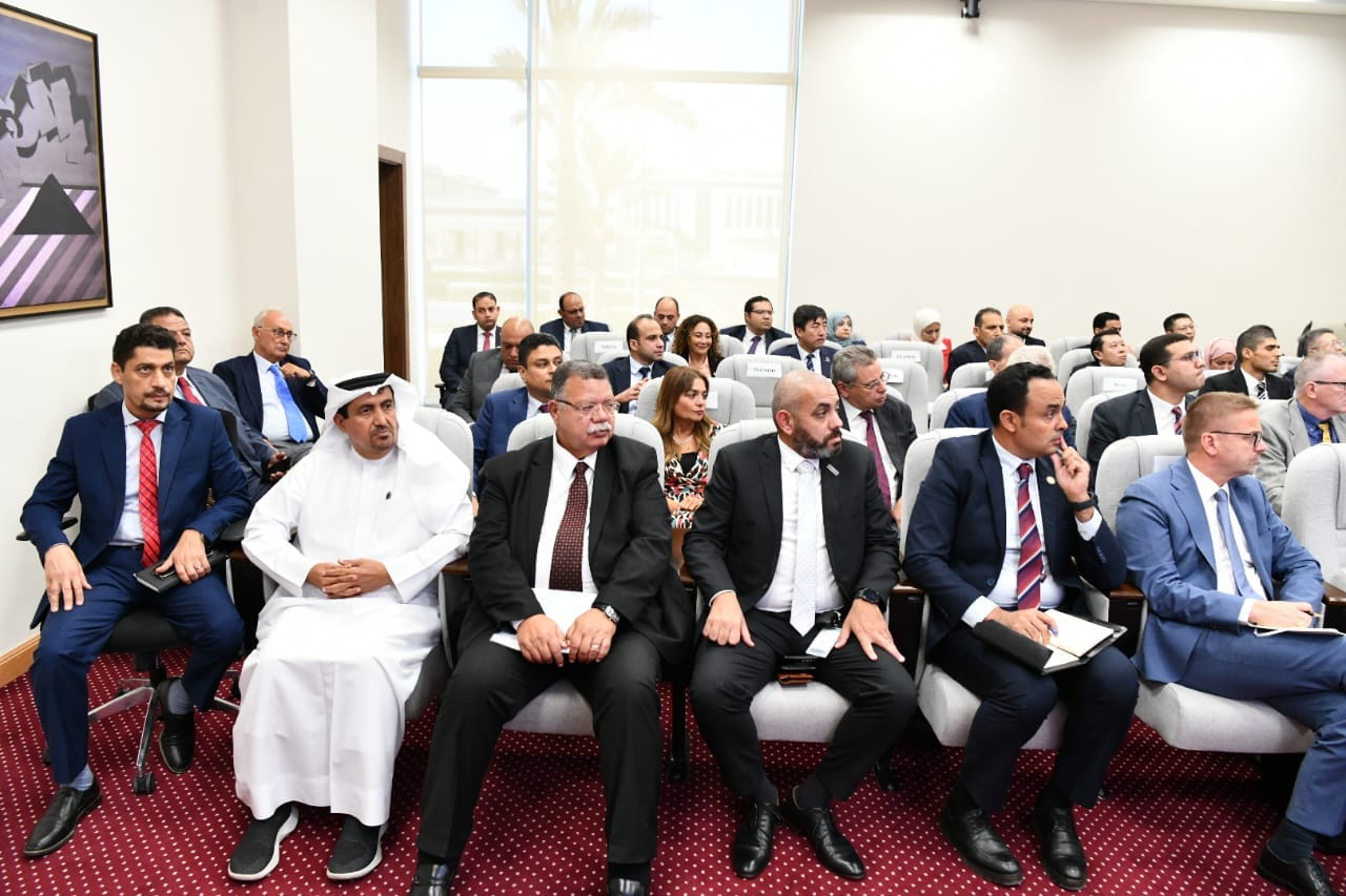 وزير البترول في اجتماع موسع مع شركاء الإنتاج البترولي