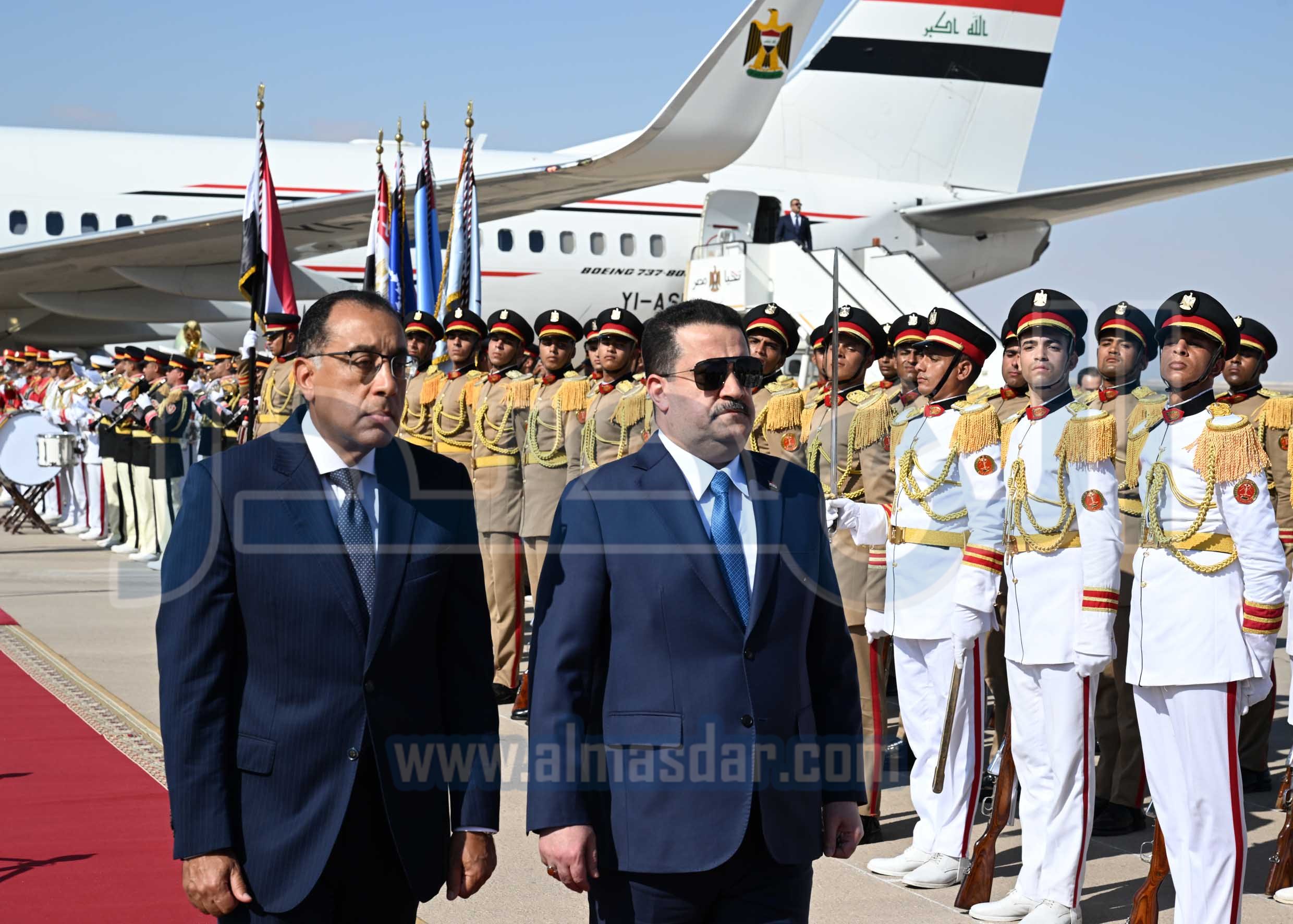 مدبولي يستقبل رئيس الوزراء العراقي بمطار العلمين الدولي
