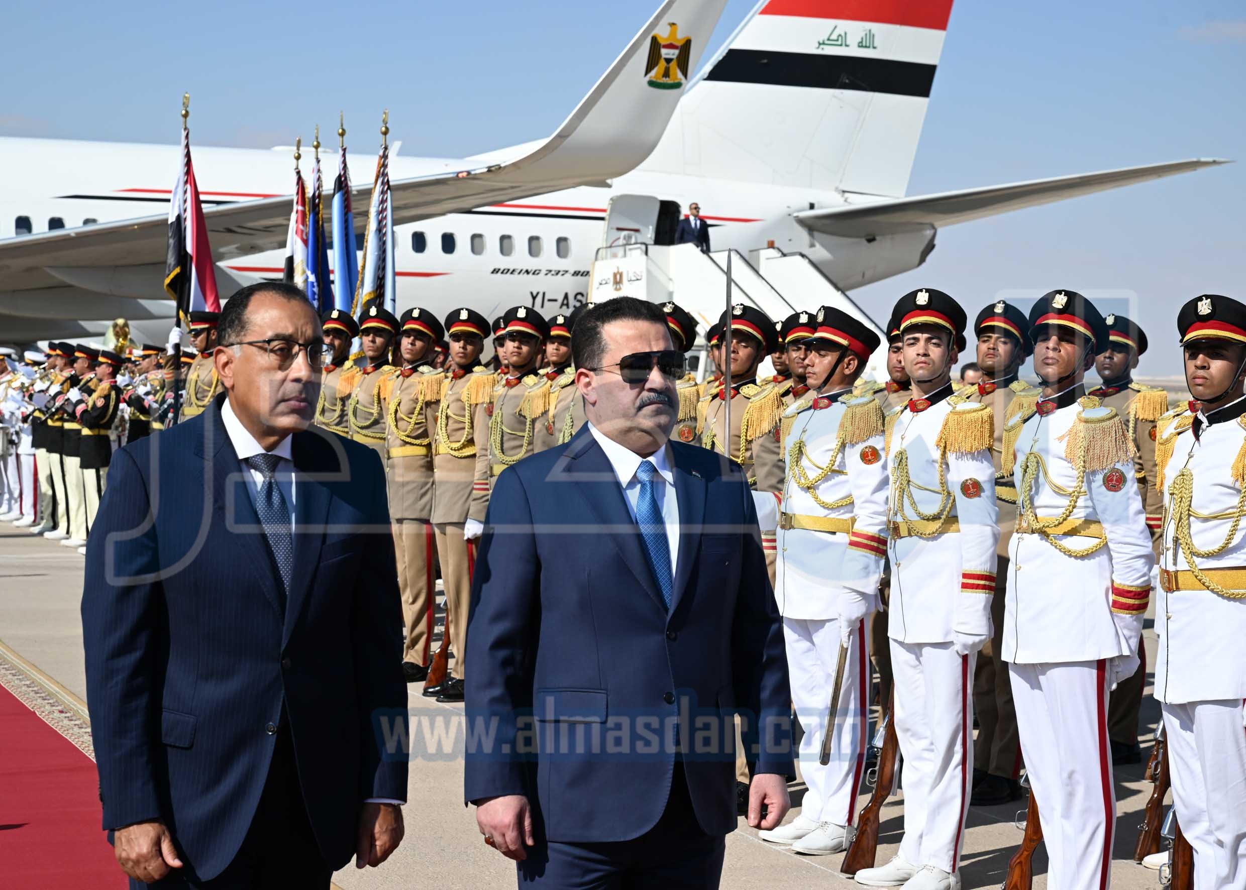 مدبولي يستقبل رئيس الوزراء العراقي بمطار العلمين الدولي