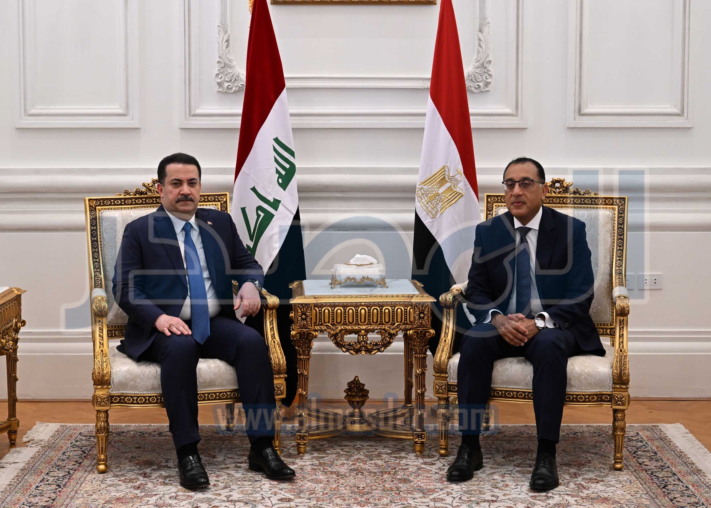 مدبولي يستقبل رئيس الوزراء العراقي بمطار العلمين الدولي