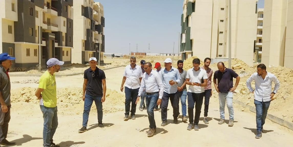 مسئولو الإسكان يتفقدون المشروعات السكنية بعدة مناطق ببدر