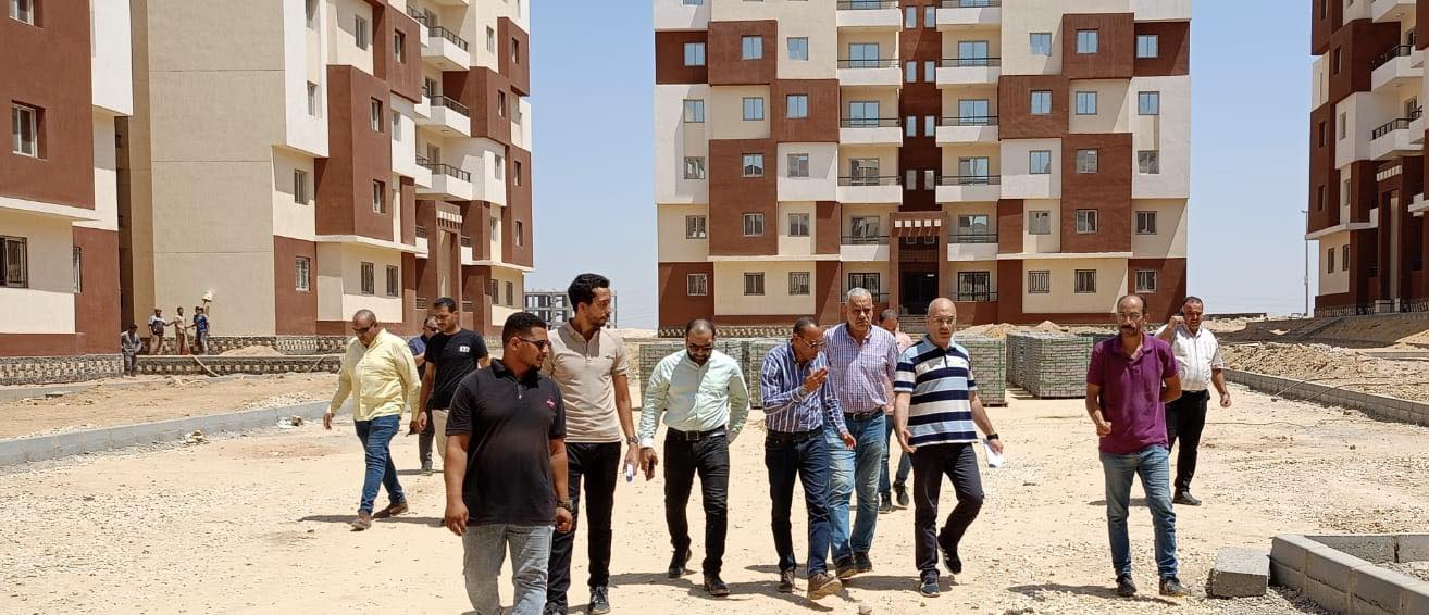 مسئولو الإسكان يتفقدون المشروعات السكنية بعدة مناطق ببدر