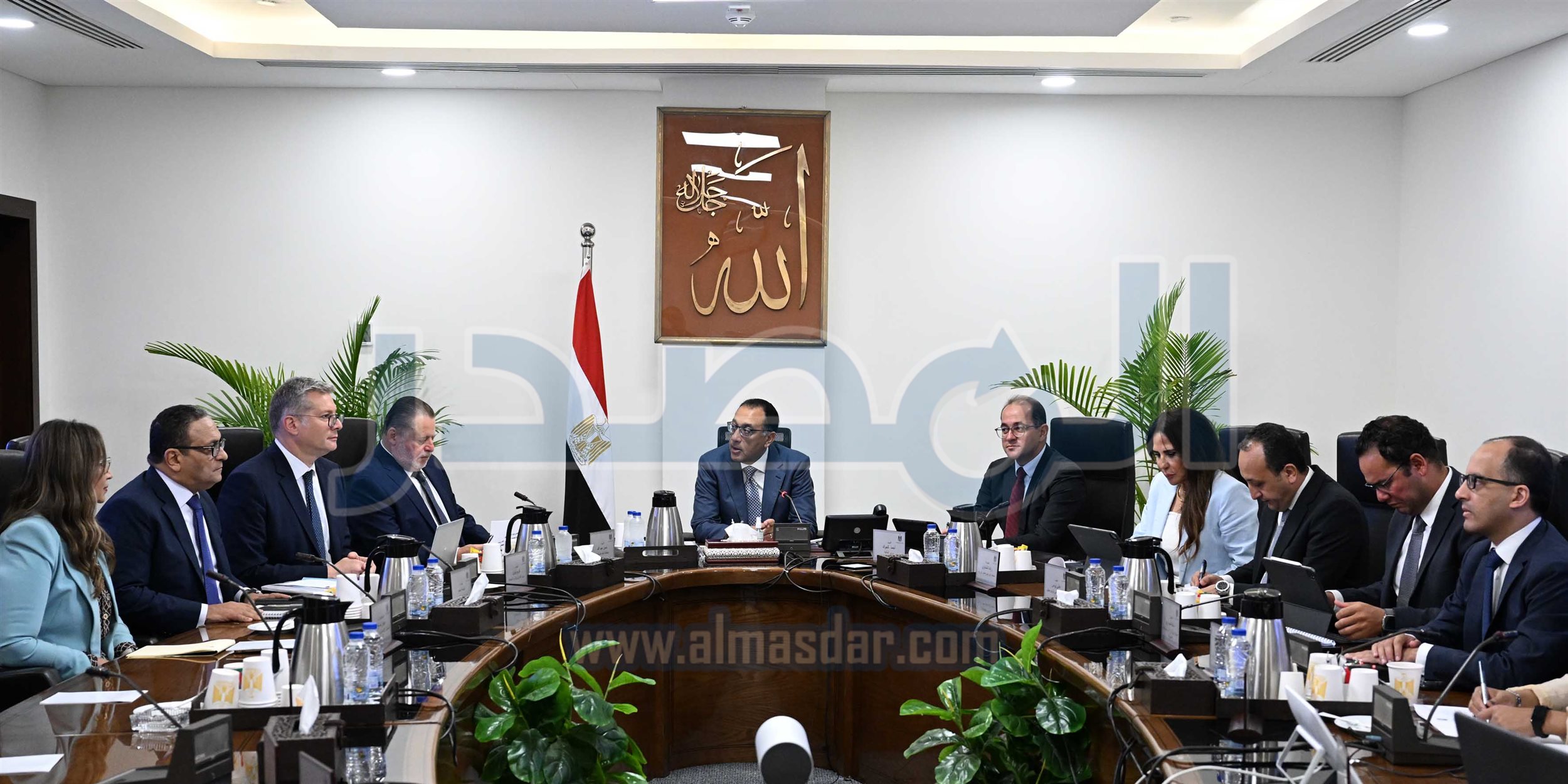 رئيس الوزراء يستعرض احتياجات قطاع البترول
