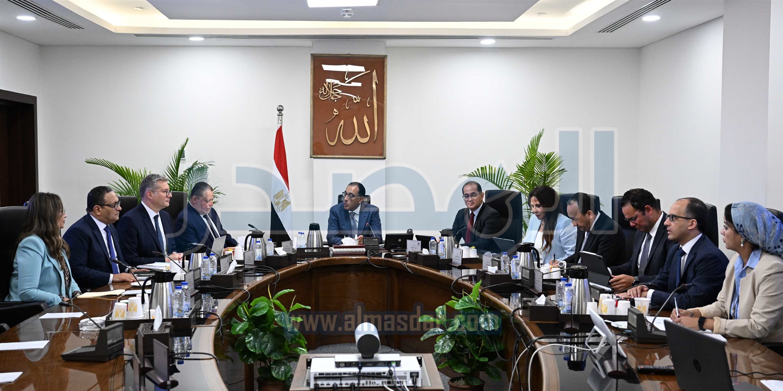 رئيس الوزراء يستعرض احتياجات قطاع البترول