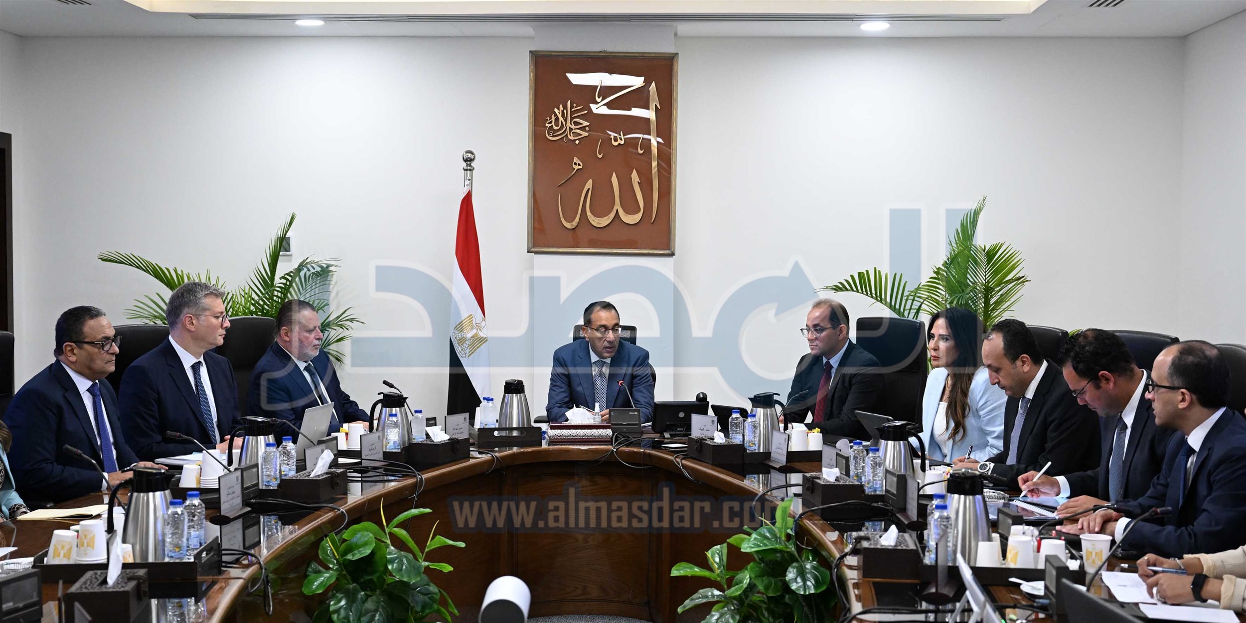 رئيس الوزراء يستعرض احتياجات قطاع البترول
