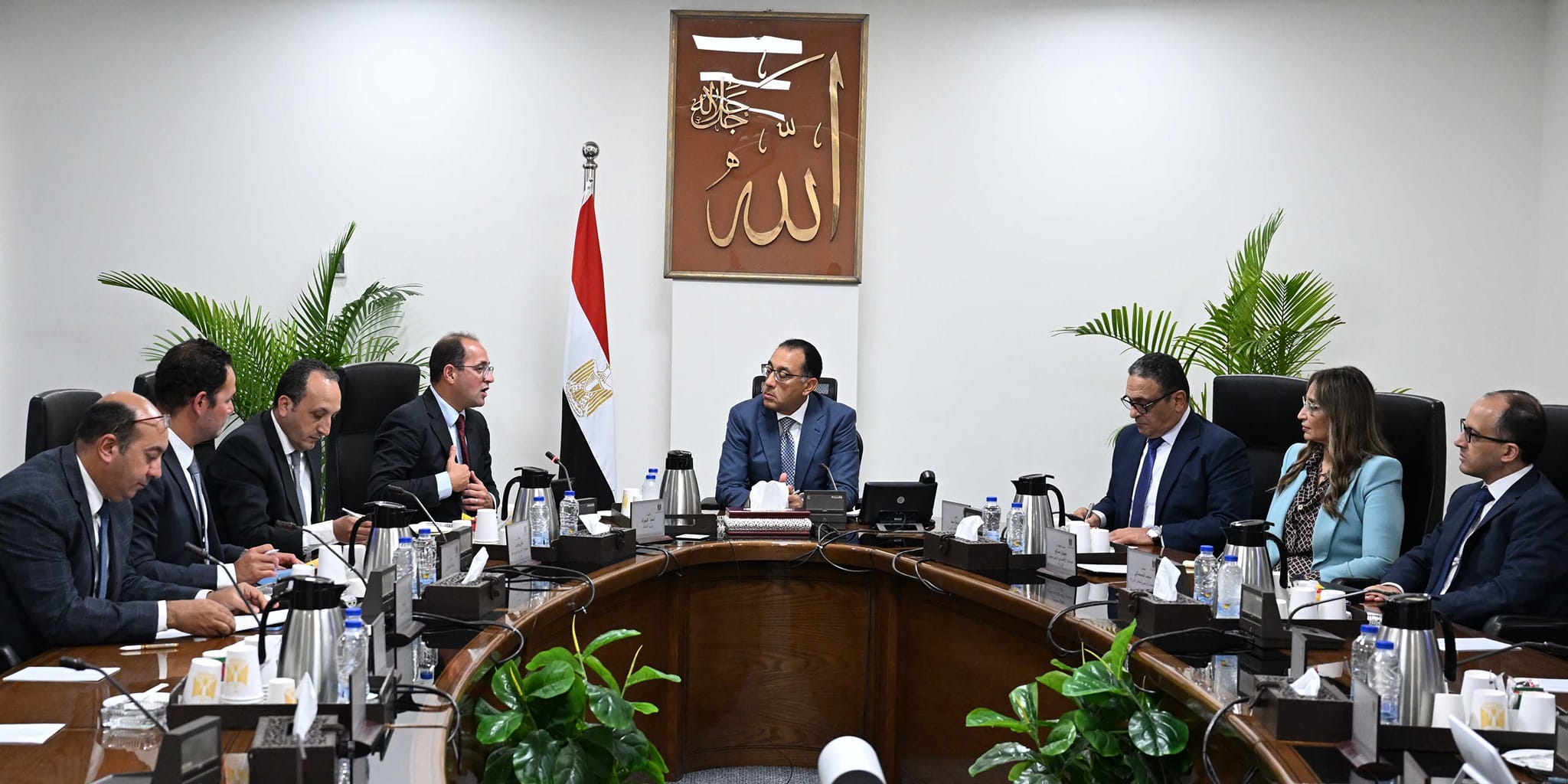 رئيس الوزراء يتابع جهود خفض الدين العام