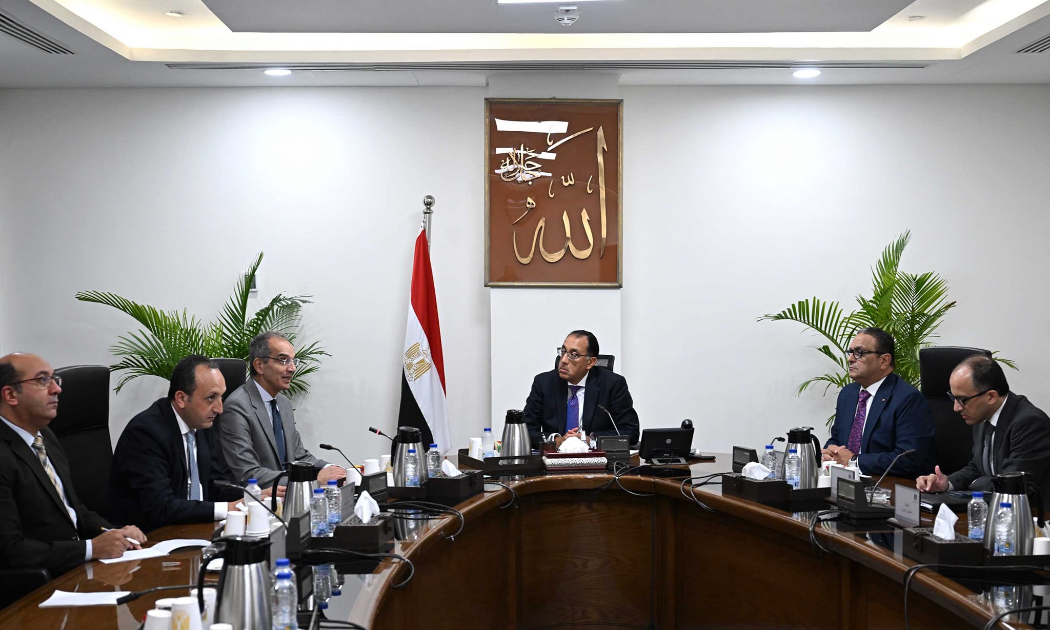 مدبولي ووزير الاتصالات يبحثان أوجه التعاون مع الوزارات المختلفة
