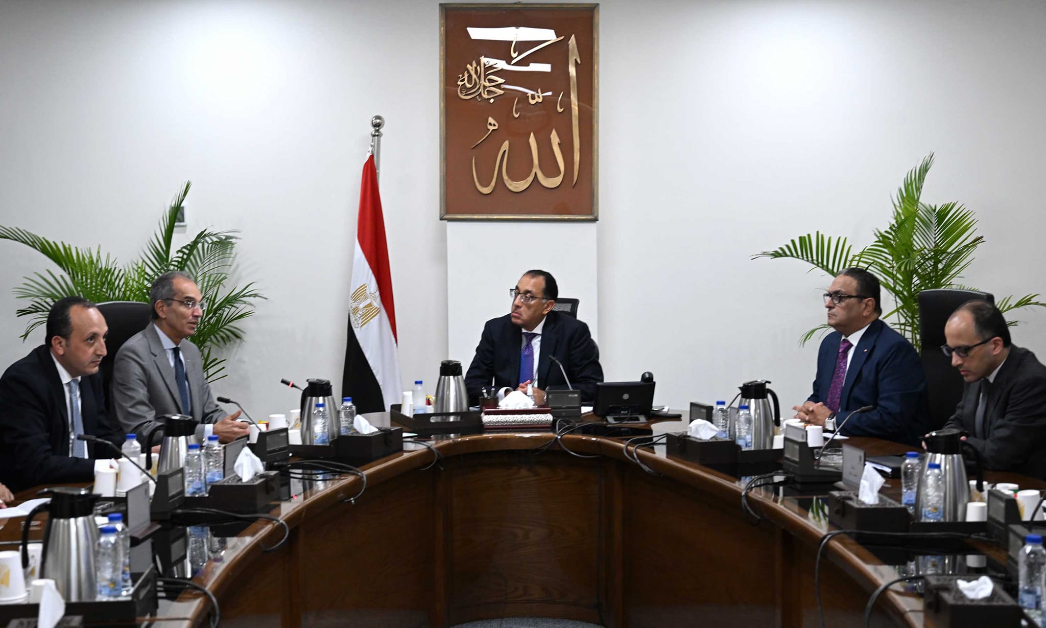 مدبولي ووزير الاتصالات يبحثان أوجه التعاون مع الوزارات المختلفة