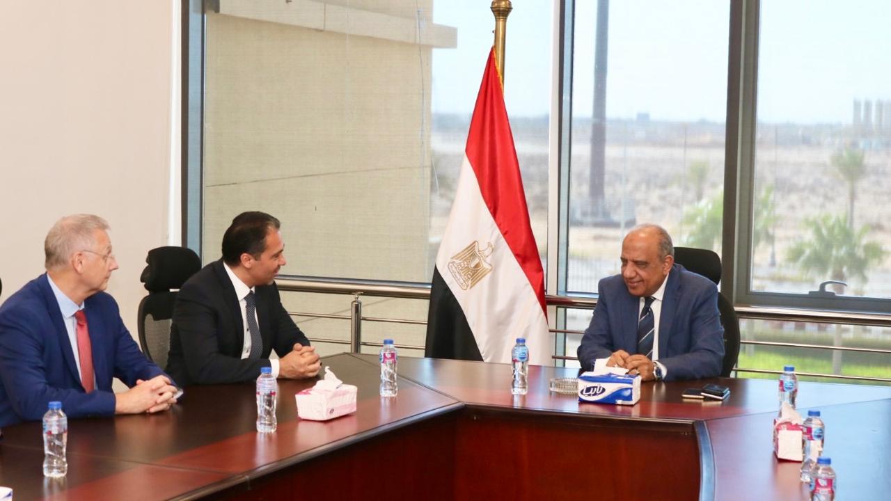 وزير الكهرباء في اجتماع مع الرئيس التنفيذي لسيمنس مصر
