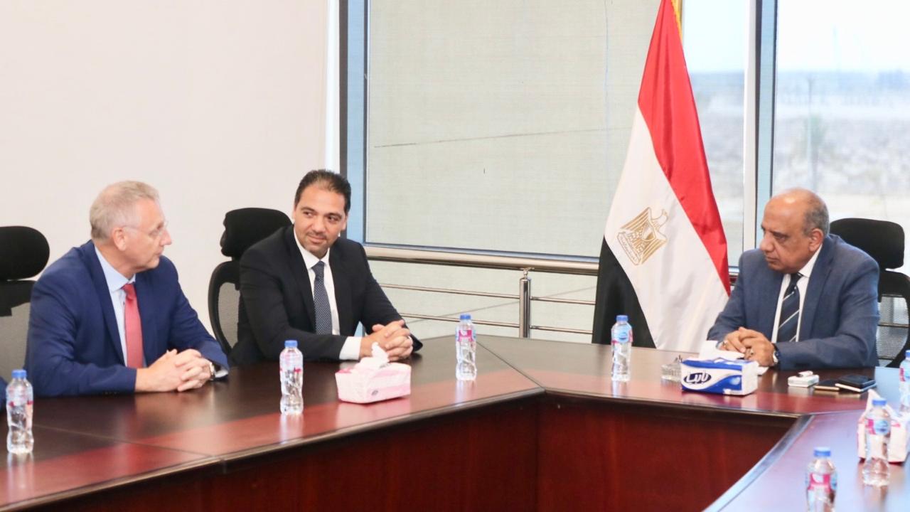 وزير الكهرباء في اجتماع مع الرئيس التنفيذي لسيمنس مصر