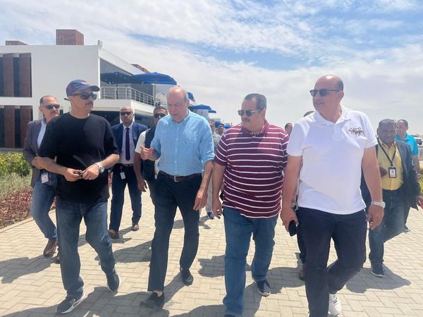 وزير الطيران المدني يتفقد مطار العلمين الدولى