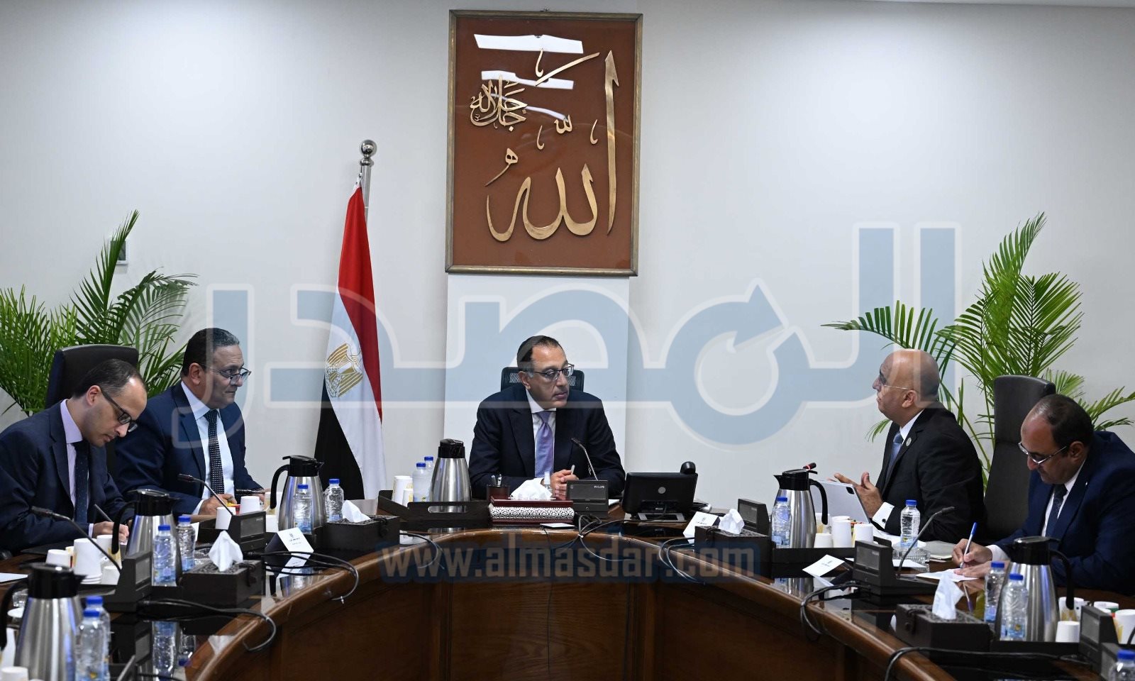 مدبولي في اجتماع مع الرئيس التنفيذي لجهاز تنمية المشروعات