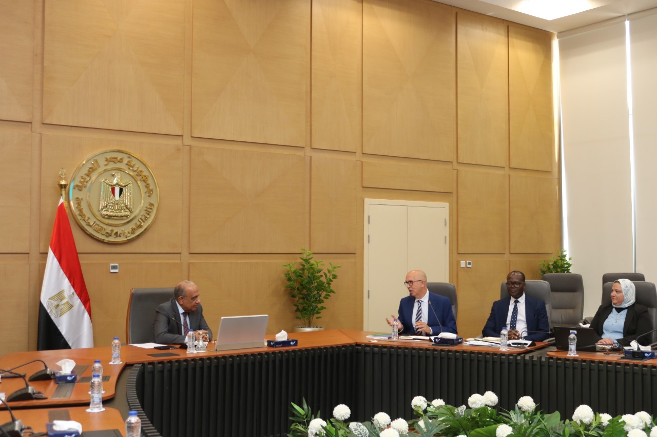 وزير الكهرباء في اجتماع مع وفد البنك الدولى