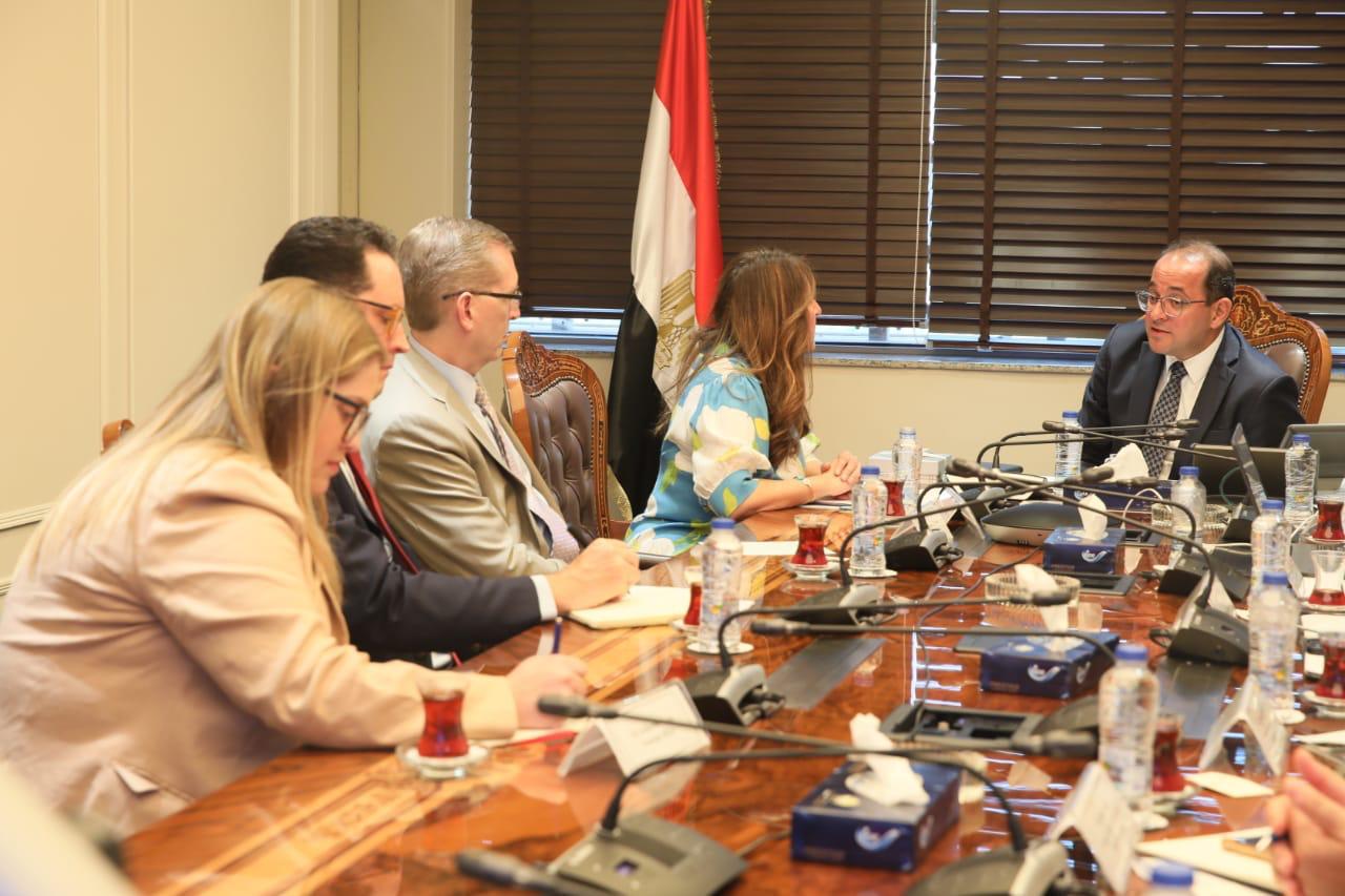 وزير المالية في أول لقاء بالسفيرة الأمريكية بالقاهرة