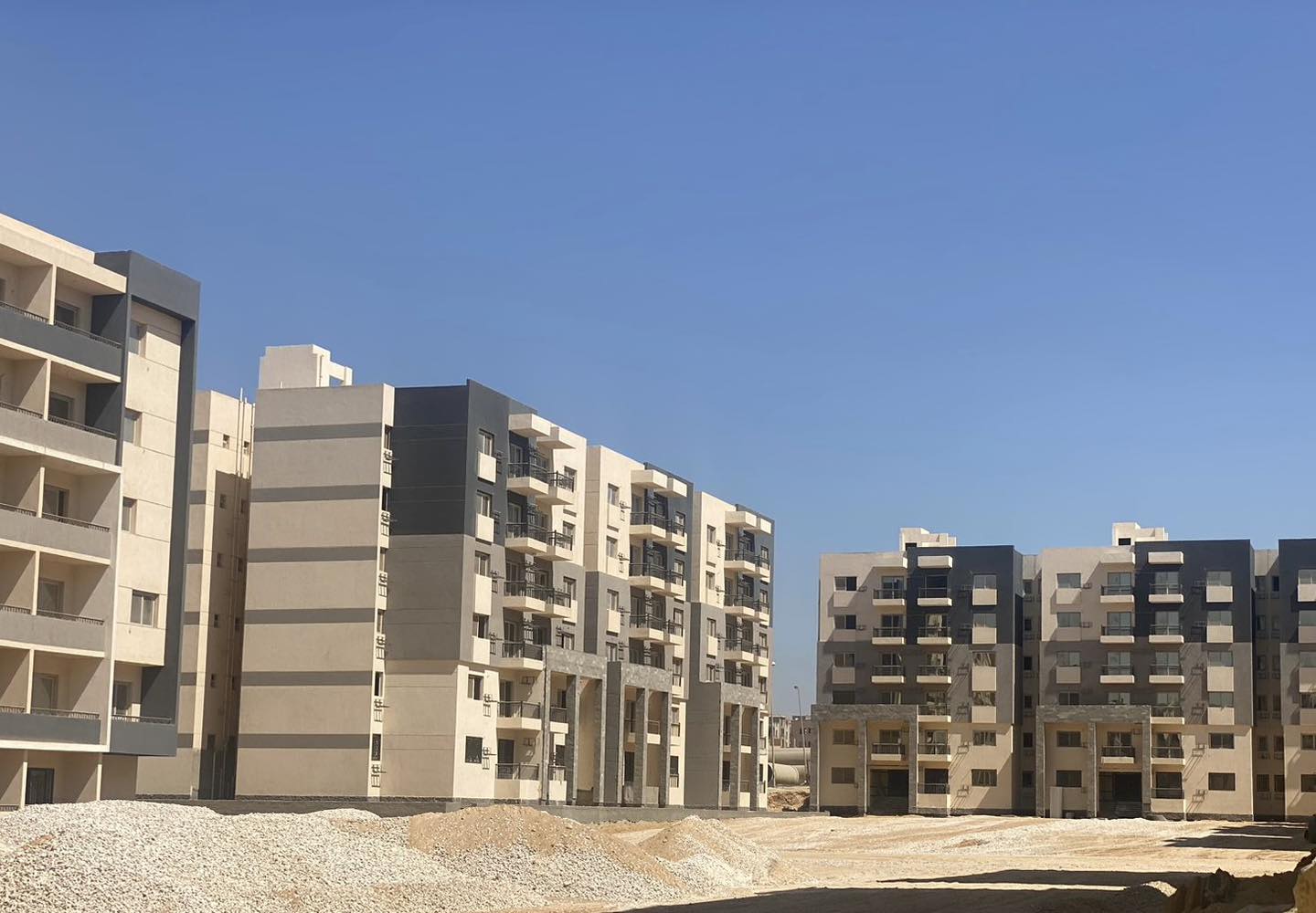 وزير الإسكان يتابع موقف تنفيذ وحدات المبادرة الرئاسية سكن لكل المصريين