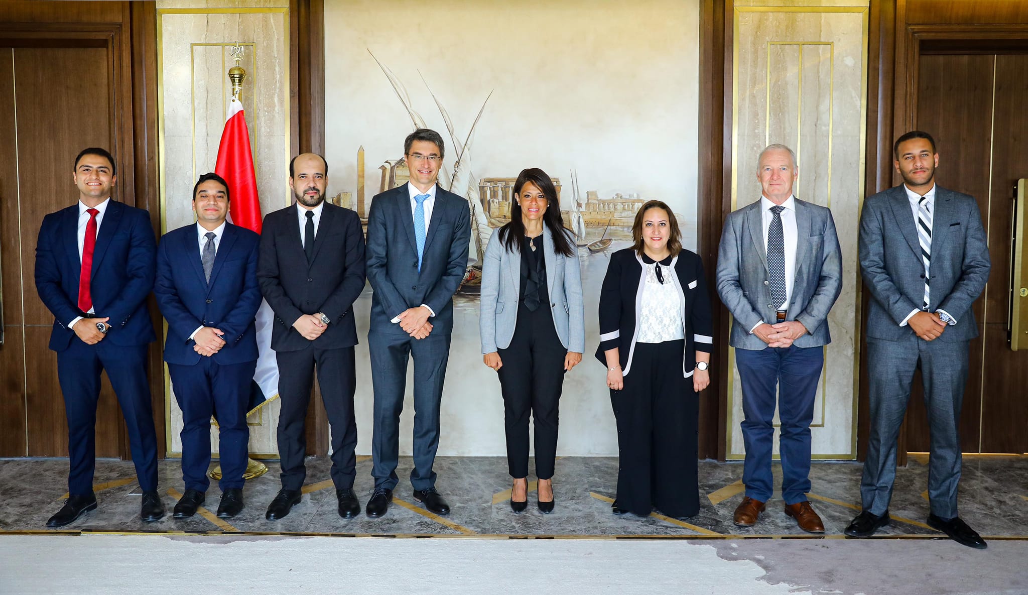 وزيرة التخطيط مع مجموعة البنك الدولي