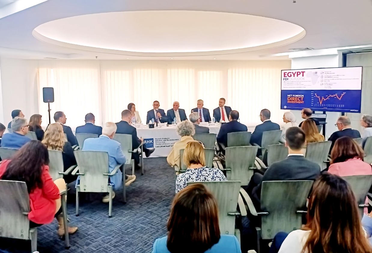 رئيس هيئة الاستثمار يلتقي السفير الألماني بالقاهرة