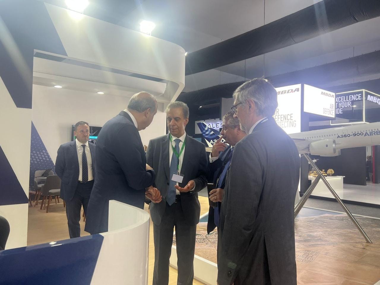 وزير الطيران المدني يقوم بجولة تفقدية موسعة لجميع الاجنحة التابعة للوزارة