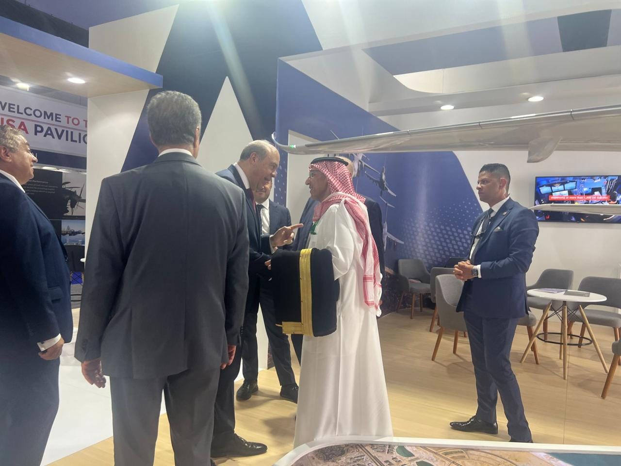 وزير الطيران المدني يقوم بجولة تفقدية موسعة لجميع الاجنحة التابعة للوزارة