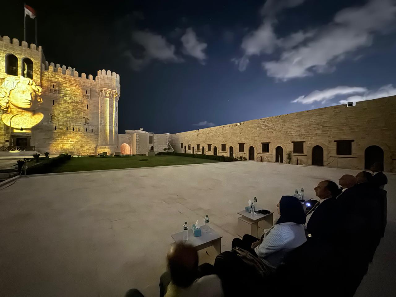وزير قطاع الأعمال العام يتابع تجارب التشغيل لعرض الصوت والضوء بقلعة قايتباي بالإسكندرية