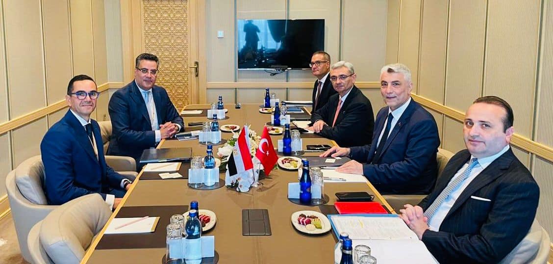 وزير الاستثمار يلتقي نظيره التركي