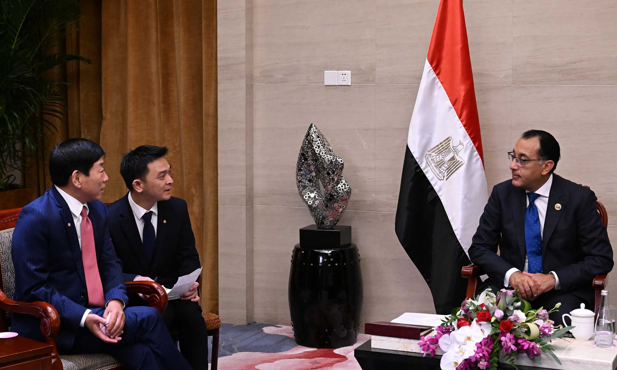 رئيس الوزراء يلتقي رئيس شركة جريت وول موتورز