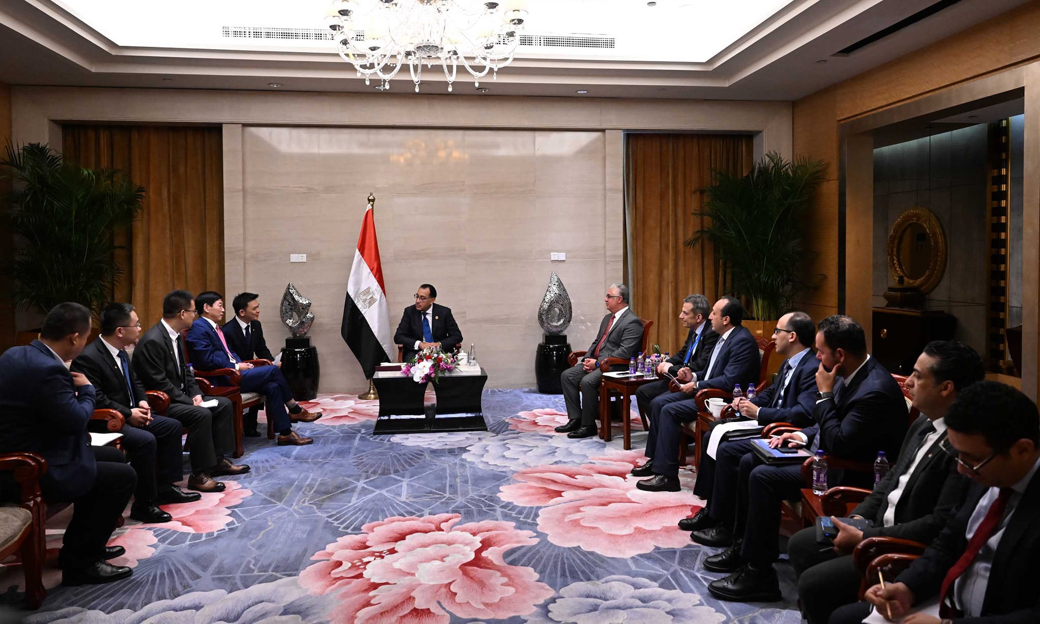 رئيس الوزراء يلتقي رئيس شركة جريت وول موتورز
