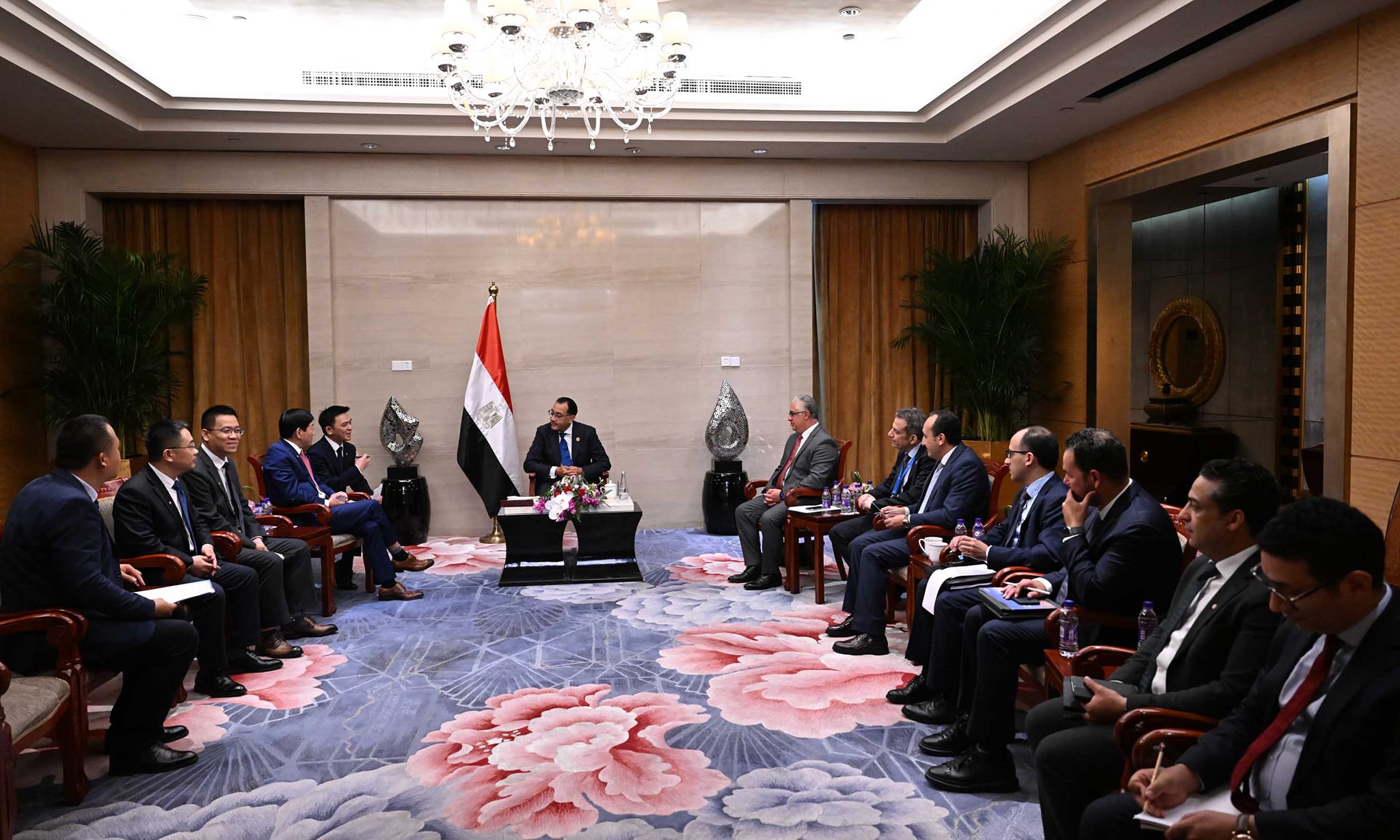 رئيس الوزراء يلتقي رئيس شركة جريت وول موتورز