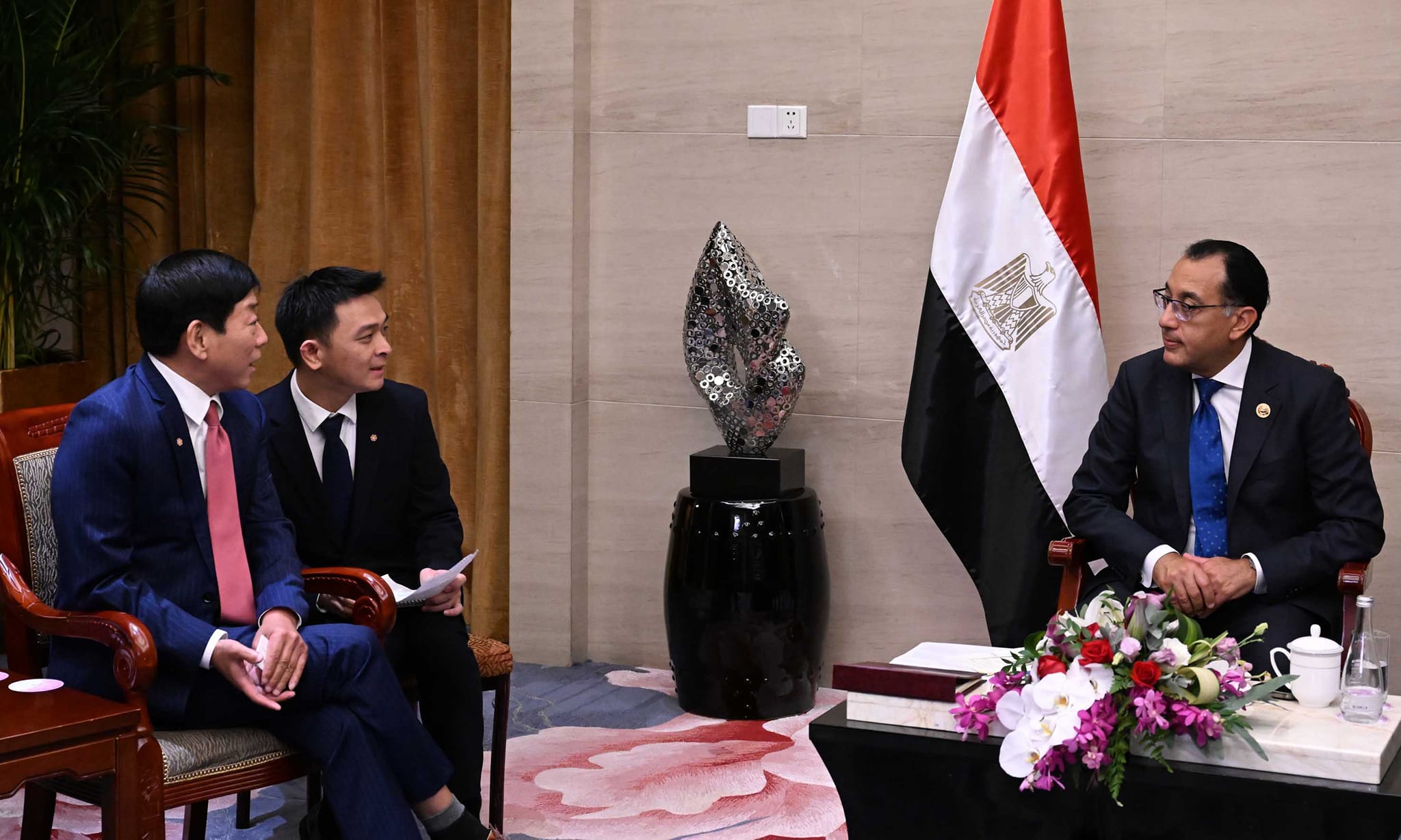 رئيس الوزراء يلتقي رئيس شركة جريت وول موتورز