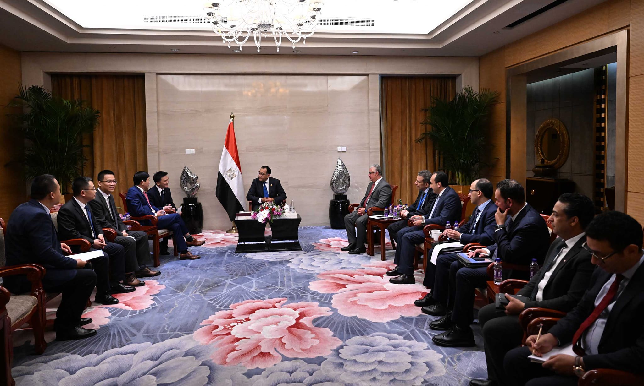 رئيس الوزراء يلتقي رئيس شركة جريت وول موتورز