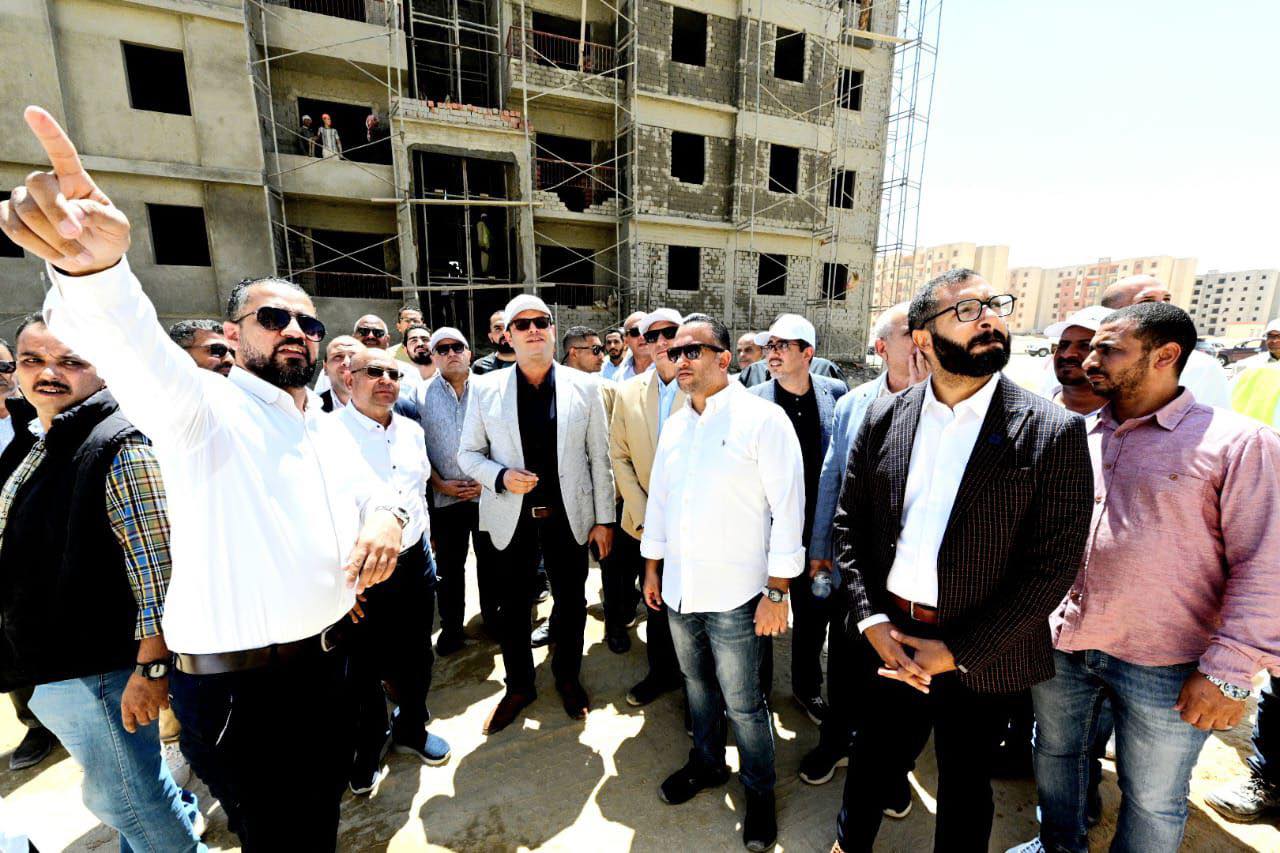 وزير الإسكان يتفقد وحدات المبادرة الرئاسية سكن لكل المصريين بأكتوبر