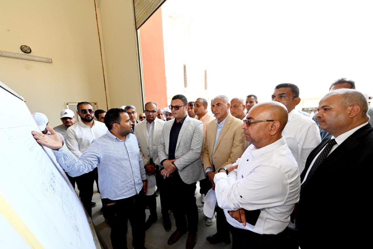 وزير الإسكان يتفقد وحدات المبادرة الرئاسية سكن لكل المصريين بأكتوبر