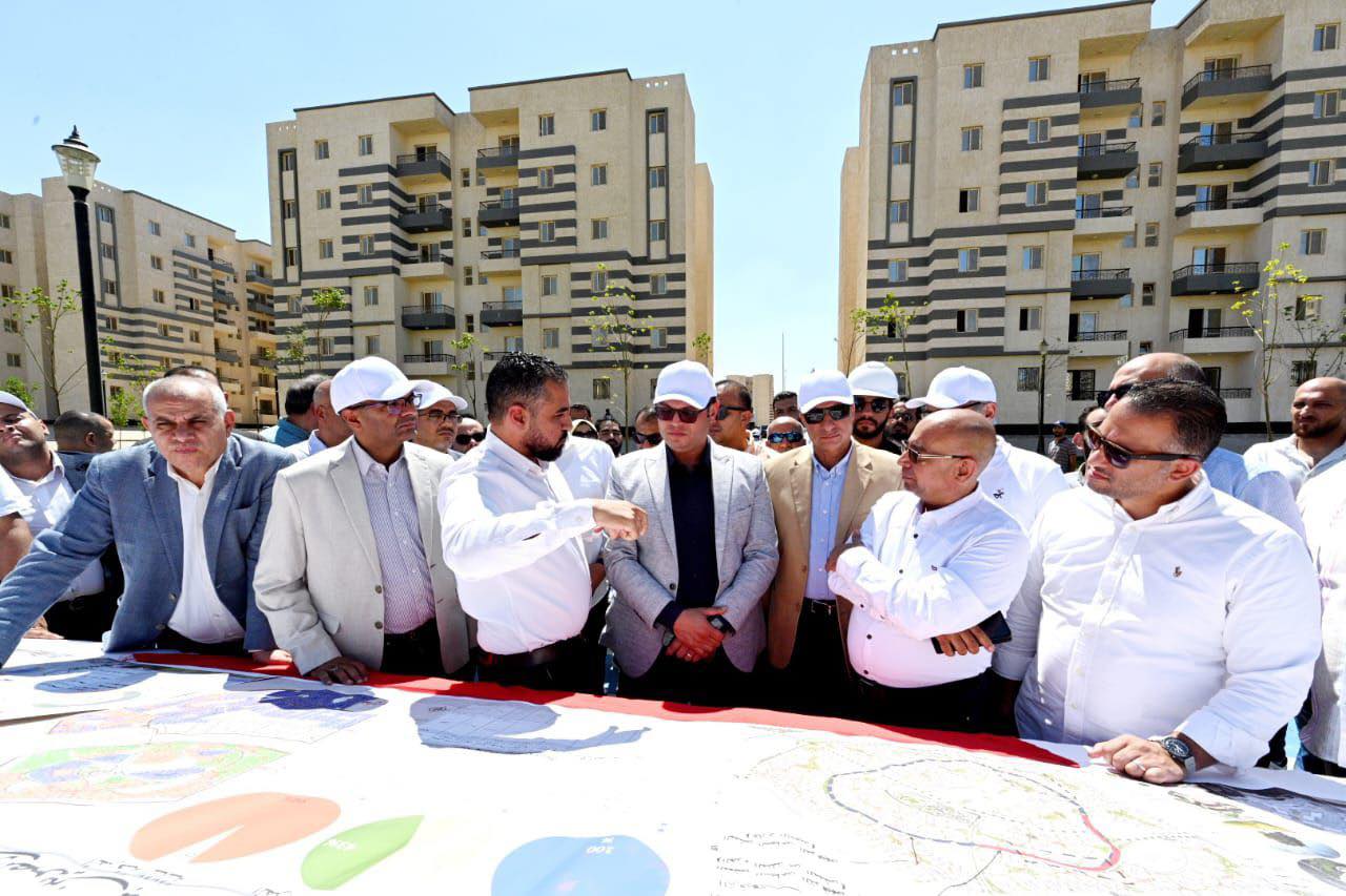 وزير الإسكان يتفقد وحدات المبادرة الرئاسية سكن لكل المصريين بأكتوبر